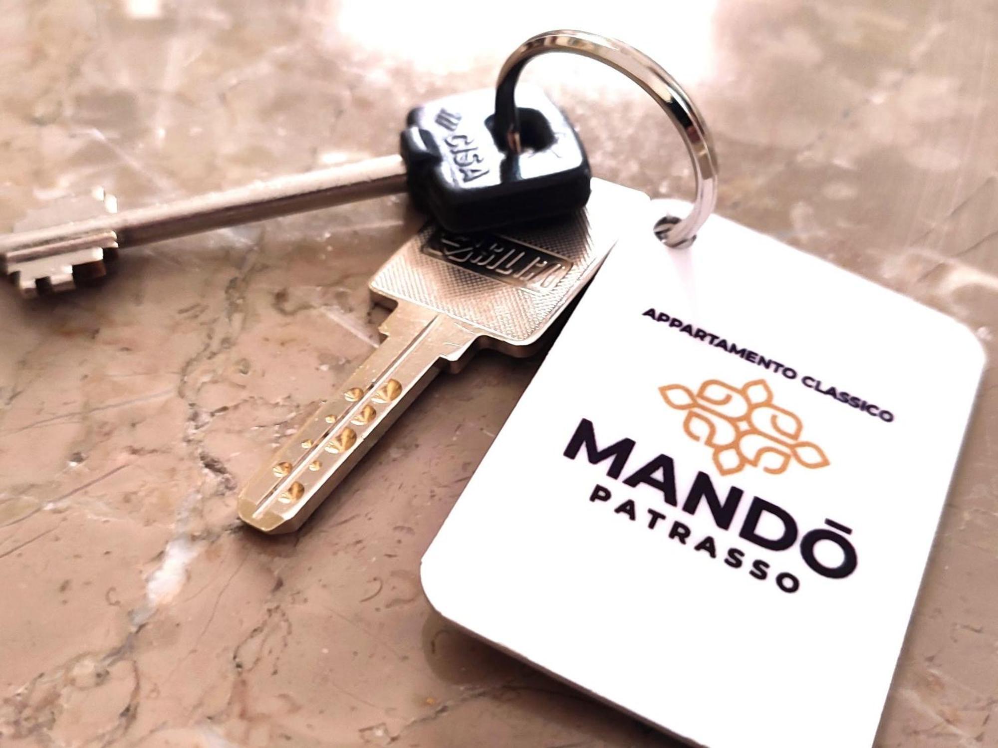 Mando Patrasso - Classical Apartment In The Center Of Patras With Free Parking Exterior foto